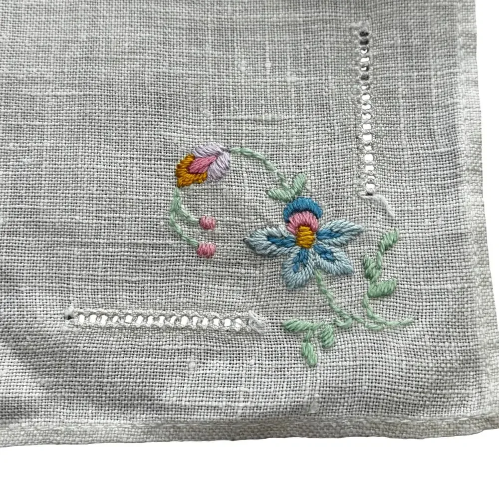 Vintage linen cocktail napkins (4) hand embroidery flowers classic 1940’s style